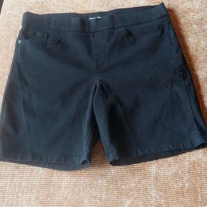 DKNY Jeans sz XL black super stretchy long shorts